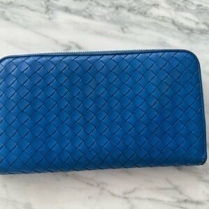 Authentic Bottega Veneta Intreciatto Wallet with Ziller